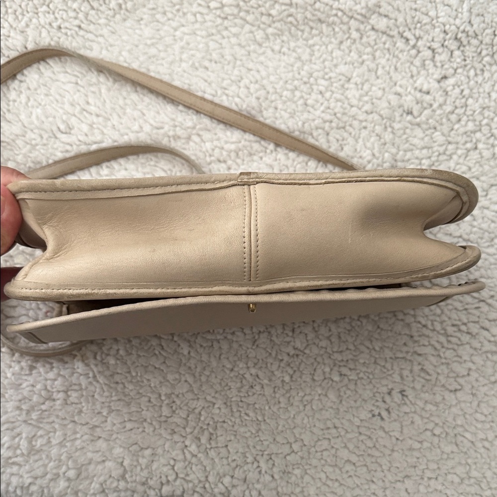 Coach Beige Leather Crossbody with Gold Turn-Lock - Picture 4 of 6